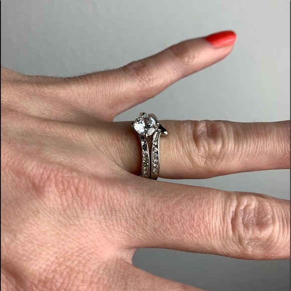 Brilliant Cubic zirconia double band Ring Set Sz 5 like New - Picture 5 of 9